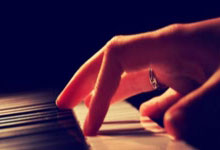 河南建业队员驰骋赛场，夺得胜利